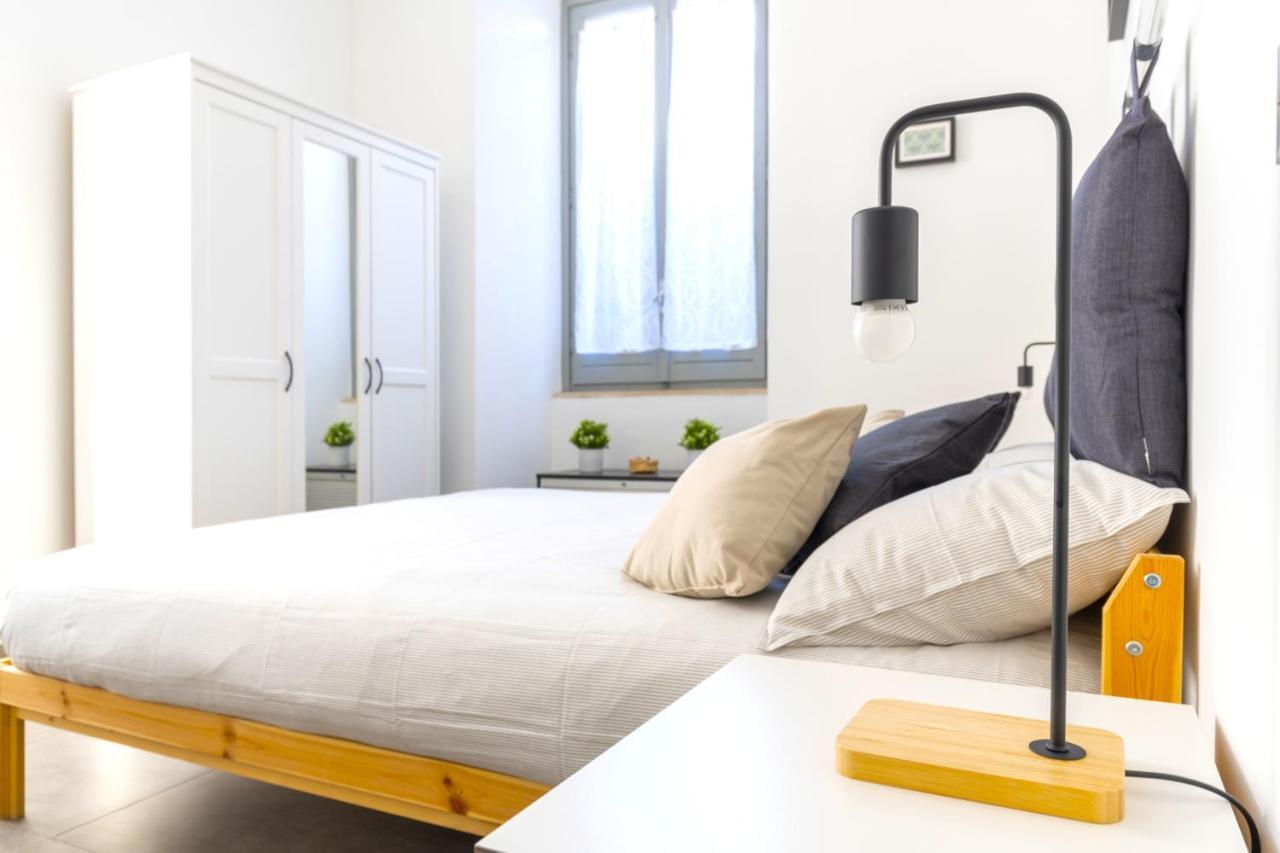 Hostly - Nicole Apartment Volturno- Full Rome Center — Photos 3